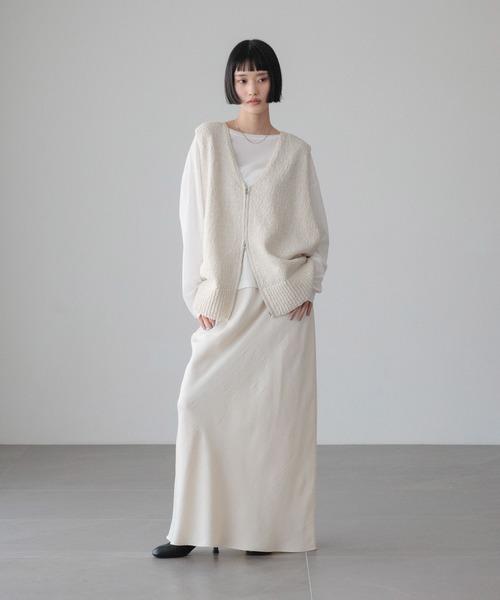 LOWRYS FARM（ローリーズファーム）の「ラメスラブＺＩＰベスト　644675（ベスト・レディース・グレー/アイボリー/ベージュ/ネイビー・FREE）」の5枚目の写真