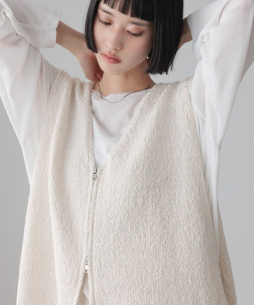 LOWRYS FARM（ローリーズファーム）の「ラメスラブＺＩＰベスト　644675（ベスト・レディース・グレー/アイボリー/ベージュ/ネイビー・FREE）」の8枚目の写真