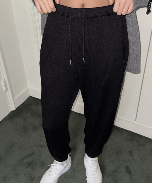 INJIACTIVE(インジアクティブ)の「リブニットジョガーパンツブラック(スウェットパンツ・レディース・その他・ONE SIZE)」の2枚目の写真