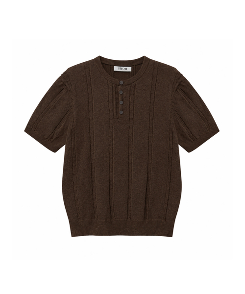 HYOJI（ヒョージ）の「SS ウォッシャブル [ケーブルヘンリーネック] クロップ半袖ニット (8カラー)（ニット/セーター・メンズ・レンガ/ネイビー/アイボリー/ブラック/チャコール/ブラウン/レッド/クリーム・FREE/SMALL/MEDIUM/LARGE/X-LARGE）」の5枚目の写真