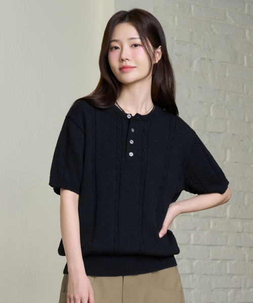 HYOJI（ヒョージ）の「SS ウォッシャブル [ケーブルヘンリーネック] クロップ半袖ニット (8カラー)（ニット/セーター・メンズ・レンガ/ネイビー/アイボリー/ブラック/チャコール/ブラウン/レッド/クリーム・FREE/SMALL/MEDIUM/LARGE/X-LARGE）」の15枚目の写真