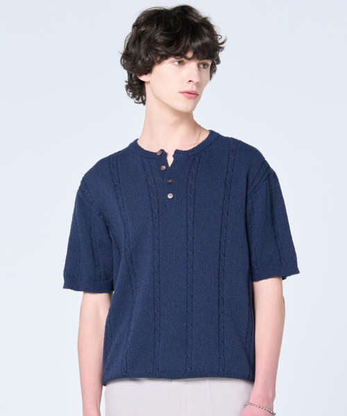 HYOJI（ヒョージ）の「SS ウォッシャブル [ケーブルヘンリーネック] クロップ半袖ニット (8カラー)（ニット/セーター・メンズ・レンガ/ネイビー/アイボリー/ブラック/チャコール/ブラウン/レッド/クリーム・FREE/SMALL/MEDIUM/LARGE/X-LARGE）」の17枚目の写真