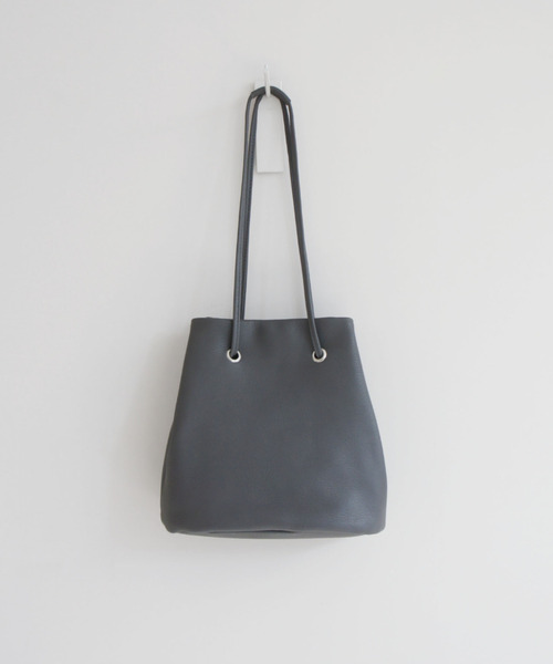 TIDEWAY(タイドウェイ)の「SHEETS 巾着SHOULDER(トートバッグ・レディース・グレイッシュベージュ/ダークグレー/ブラック・FREE)」の3枚目の写真