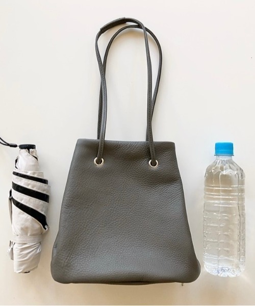 TIDEWAY(タイドウェイ)の「SHEETS 巾着SHOULDER(トートバッグ・レディース・グレイッシュベージュ/ダークグレー/ブラック・FREE)」の4枚目の写真