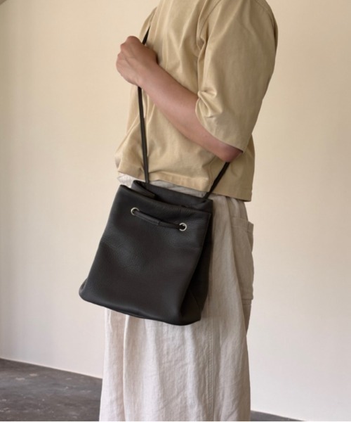 TIDEWAY(タイドウェイ)の「SHEETS 巾着SHOULDER(トートバッグ・レディース・グレイッシュベージュ/ダークグレー/ブラック・FREE)」の5枚目の写真