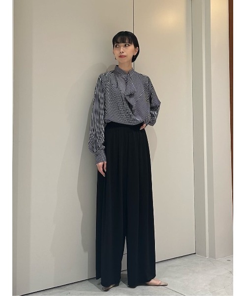 ESTNATION（エストネーション）の「ESTNATION THE FIRST / サテンストライプ ネックドレープブラウス（シャツ/ブラウス・レディース・ダークネイビー/ライトホワイト・38/36）」の9枚目の写真