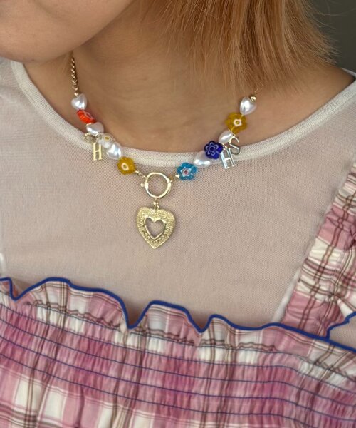 HELLO.SANFRANCISCO（ハローサンフランシスコ）の「【HELLO.SANFRANCISCO/ハローサンフランシスコ】イニシャルチャームフラワービーズネックレス（ネックレス・レディース・その他・ONE SIZE）」の4枚目の写真