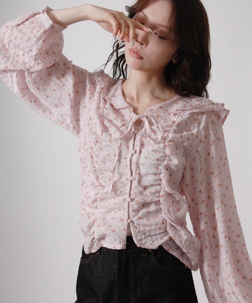Social GIRL(ソーシャルガール)の「シャーリング小花柄フリルカラーブラウス シャツブラウス 長袖(シャツ/ブラウス・レディース・ブラック/ピンク/オフホワイト・M)」の3枚目の写真