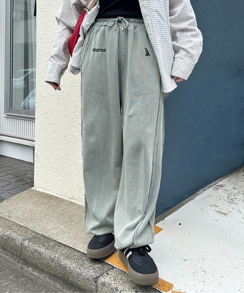 DOUBLE NAME（ダブルネーム）の「【m:rex】ミニ恐竜刺しゅうスウェットパンツ（スウェットパンツ・レディース・カーキ/グレー・FREE）」の3枚目の写真