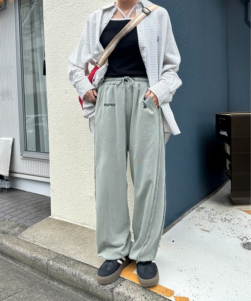 DOUBLE NAME（ダブルネーム）の「【m:rex】ミニ恐竜刺しゅうスウェットパンツ（スウェットパンツ・レディース・カーキ/グレー・FREE）」の4枚目の写真