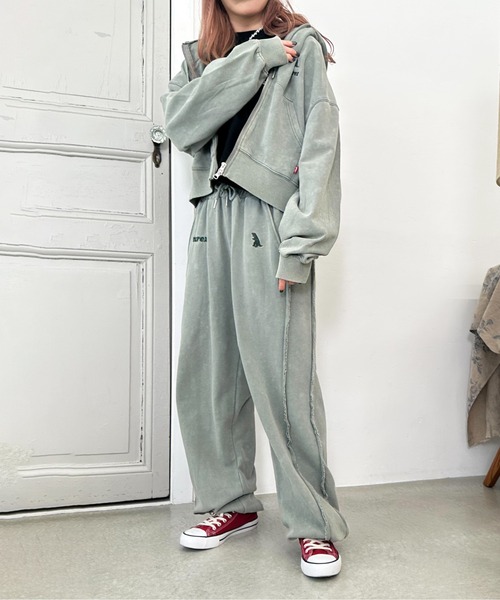 DOUBLE NAME（ダブルネーム）の「【m:rex】ミニ恐竜刺しゅうスウェットパンツ（スウェットパンツ・レディース・カーキ/グレー・FREE）」の6枚目の写真