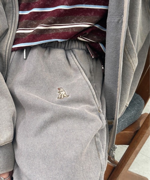 DOUBLE NAME（ダブルネーム）の「【m:rex】ミニ恐竜刺しゅうスウェットパンツ（スウェットパンツ・レディース・カーキ/グレー・FREE）」の10枚目の写真