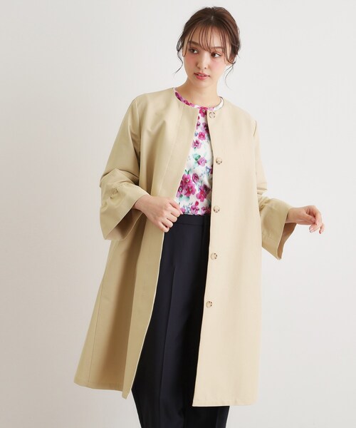 LAURA ASHLEY(ローラアシュレイ)の「【洗える/サスティナブル素材】ギャザースリーブ グログランコート(ノーカラーコート・レディース・ベージュ/ネイビー・38/40)」の1枚目の写真