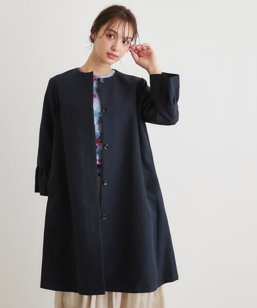 LAURA ASHLEY(ローラアシュレイ)の「【洗える/サスティナブル素材】ギャザースリーブ グログランコート(ノーカラーコート・レディース・ベージュ/ネイビー・38/40)」の2枚目の写真