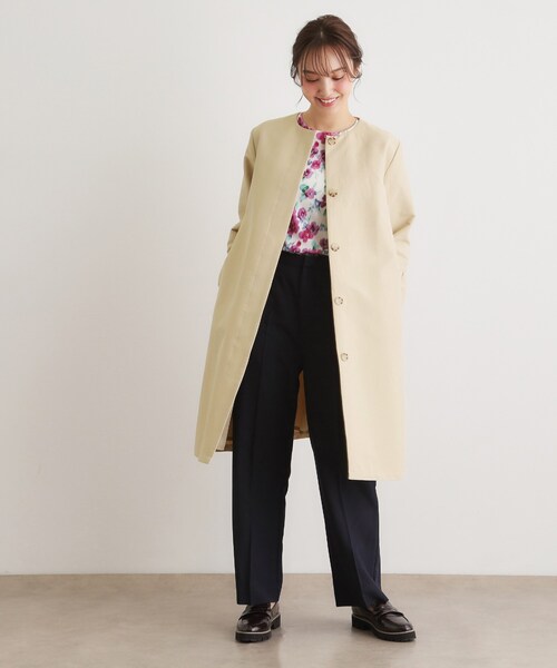LAURA ASHLEY(ローラアシュレイ)の「【洗える/サスティナブル素材】ギャザースリーブ グログランコート(ノーカラーコート・レディース・ベージュ/ネイビー・38/40)」の5枚目の写真