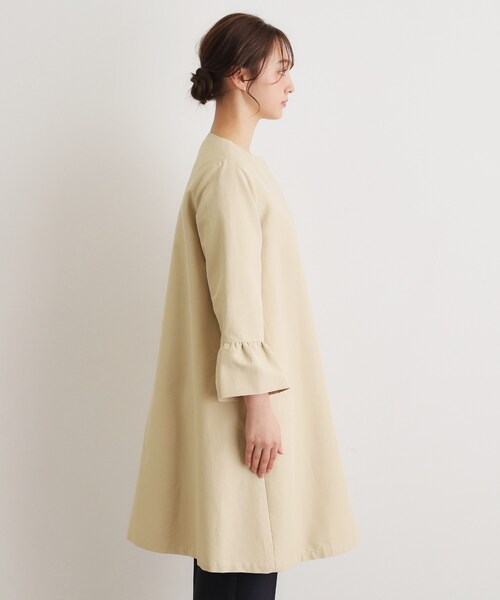 LAURA ASHLEY(ローラアシュレイ)の「【洗える/サスティナブル素材】ギャザースリーブ グログランコート(ノーカラーコート・レディース・ベージュ/ネイビー・38/40)」の12枚目の写真