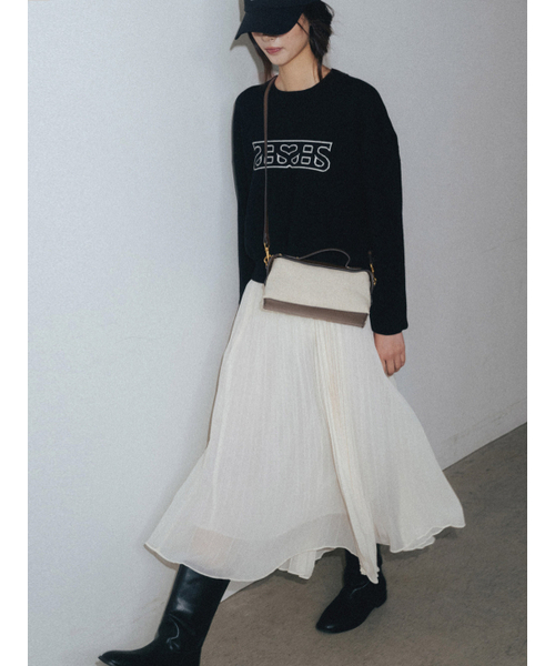 ANNEHEARTS（アンハーツ）の「Heartlogo Round Knit Black（ニット/セーター・レディース・その他・FREE）」の2枚目の写真