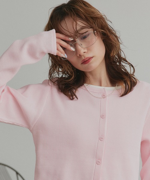 ad thie（アドティエ）の「ワッフル コンパクト カーディガン（カーディガン/ボレロ・レディース・ピンク/イエロー/ブラック/ライトグレー/ブラウン系/ブラック系・FREE）」の13枚目の写真