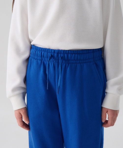 MUSINSA STANDARD KIDS（ムシンサスタンダードキッズ）の「ベーシックスウェットパンツ[ブルー]（スウェットパンツ・レディース・その他・100/110/120/130/140/150/160）」の4枚目の写真