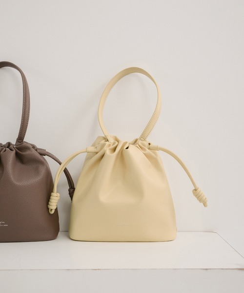le cercle ADAM ET ROPE'(ルセルクルアダムエロペ)の「新色追加【George Cinq(ジョルジュサンク)】DRAWSTRING BAG(S)/WEB限定(トートバッグ・レディース・イエロー系その他/グレー系その他/ブラック/ブラウン系・FREE)」の1枚目の写真