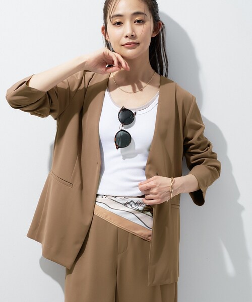 INDIVI（インディヴィ）の「【さらに軽く軽快！／着る日傘】ノーカラージャケット（ノーカラージャケット・レディース・ブラック/ブラウン系/ダークグレー・36/38/40）」の3枚目の写真