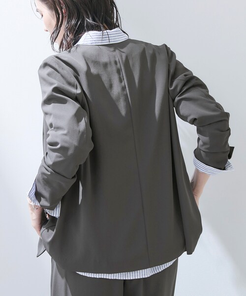 INDIVI（インディヴィ）の「【さらに軽く軽快！／着る日傘】ノーカラージャケット（ノーカラージャケット・レディース・ブラック/ブラウン系/ダークグレー・36/38/40）」の19枚目の写真