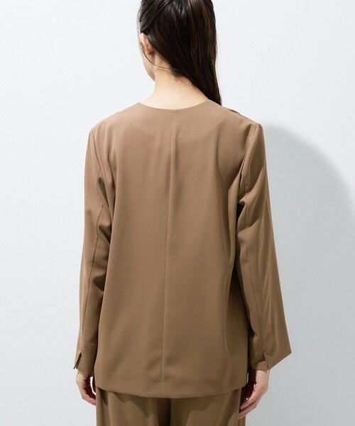 INDIVI（インディヴィ）の「【さらに軽く軽快！／着る日傘】ノーカラージャケット（ノーカラージャケット・レディース・ブラック/ブラウン系/ダークグレー・36/38/40）」の7枚目の写真