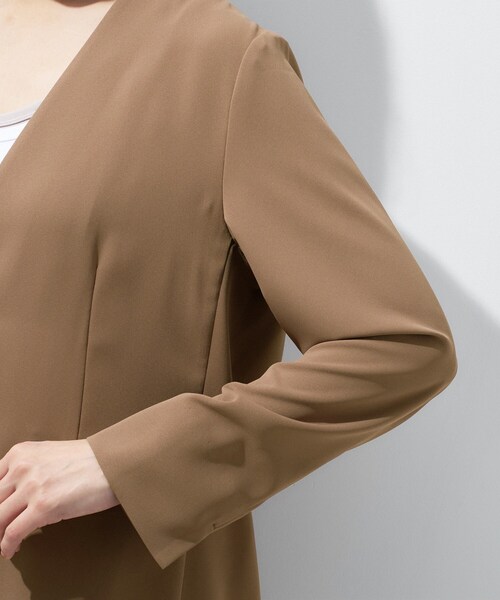 INDIVI（インディヴィ）の「【さらに軽く軽快！／着る日傘】ノーカラージャケット（ノーカラージャケット・レディース・ブラック/ブラウン系/ダークグレー・36/38/40）」の9枚目の写真