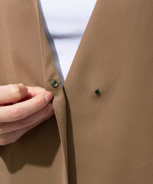 INDIVI（インディヴィ）の「【さらに軽く軽快！／着る日傘】ノーカラージャケット（ノーカラージャケット・レディース・ブラック/ブラウン系/ダークグレー・36/38/40）」の14枚目の写真