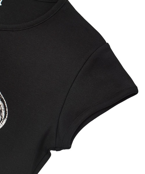 X-girl(エックスガール)の「OVAL LOGO CRACKED FOIL PRINT S/S BABY TEE(Tシャツ/カットソー・レディース・ブラック/オリーブ/ホワイト・S/M)」の10枚目の写真