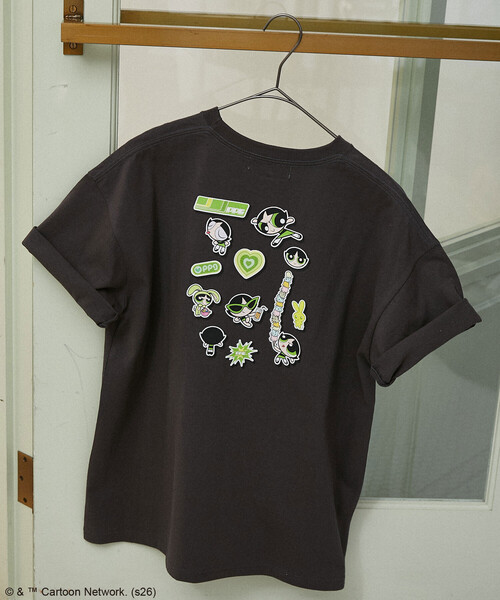 PUBLUX(パブリュクス)の「PUBLUX/パブリュクス 【THE POWERPUFF GIRLS】パワーパフ ガールズ シール風 Tシャツ 限定展開(Tシャツ/カットソー・レディース・ダークグレー/ライトグレー/チャコールグレー/グレー/その他/ブラック・フリ-)」の2枚目の写真