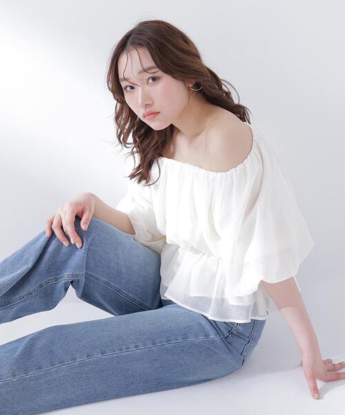 NATURAL BEAUTY BASIC(ナチュラルビューティーベーシック)の「ボリュームギャザーペプラムブラウス(シャツ/ブラウス・レディース・オフホワイト/ネイビー/ピンク・MEDIUM/SMALL)」の2枚目の写真