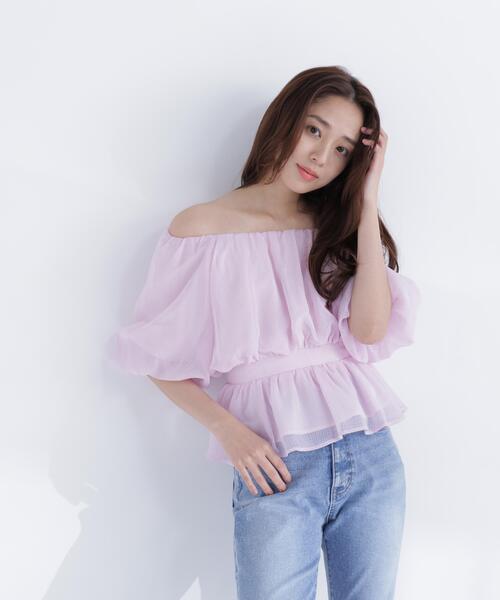 NATURAL BEAUTY BASIC(ナチュラルビューティーベーシック)の「ボリュームギャザーペプラムブラウス(シャツ/ブラウス・レディース・オフホワイト/ネイビー/ピンク・MEDIUM/SMALL)」の1枚目の写真