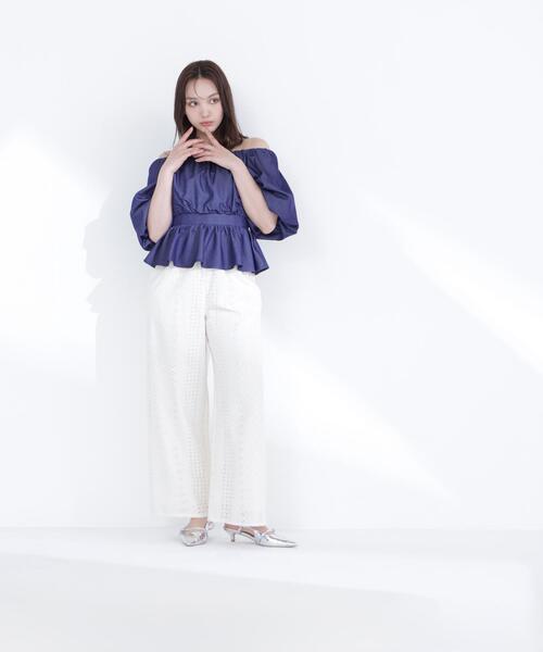 NATURAL BEAUTY BASIC(ナチュラルビューティーベーシック)の「ボリュームギャザーペプラムブラウス(シャツ/ブラウス・レディース・オフホワイト/ネイビー/ピンク・MEDIUM/SMALL)」の14枚目の写真