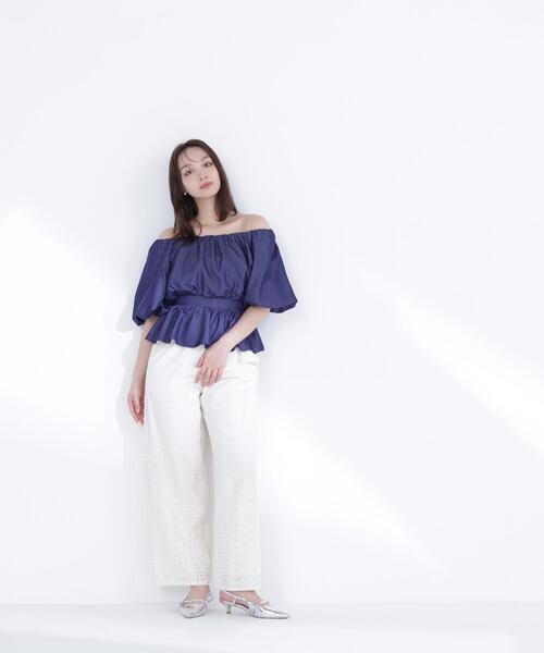 NATURAL BEAUTY BASIC(ナチュラルビューティーベーシック)の「ボリュームギャザーペプラムブラウス(シャツ/ブラウス・レディース・オフホワイト/ネイビー/ピンク・MEDIUM/SMALL)」の16枚目の写真