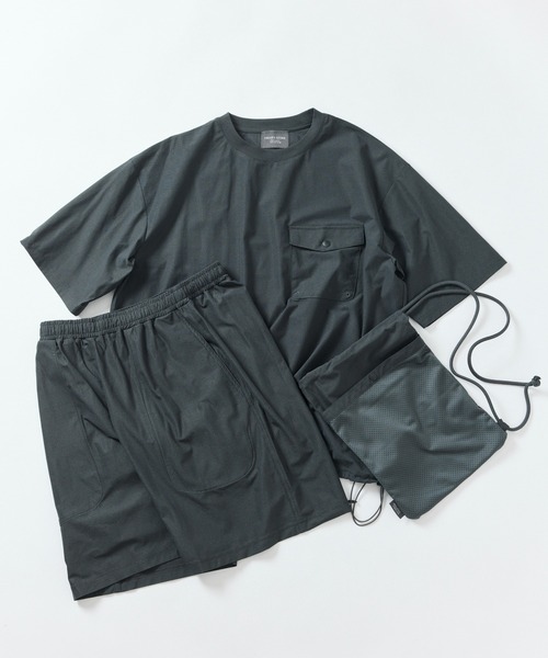 FREAK'S STORE(フリークスストア)の「パッカブル ショートスリーブ トラベルセットアップ Fabric by SOLOTEX(R) ミニバッグ付き 吸水速乾(Tシャツ/カットソー・メンズ・チャコールグレー/ブラック/グレー系その他/オリーブ/ブラウン/ネイビー・SMALL/MEDIUM/LARGE)」の2枚目の写真
