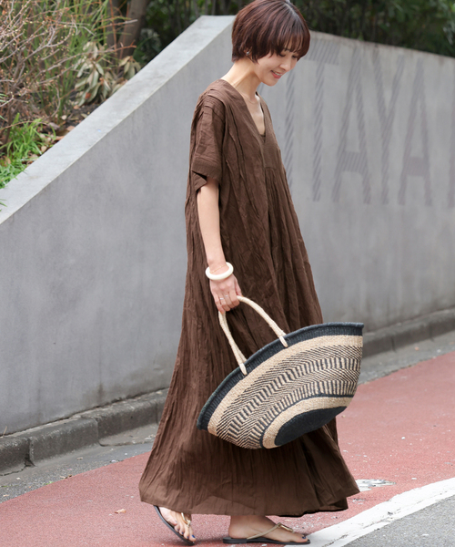 JOURNAL STANDARD relume（ジャーナルスタンダード　レリューム）の「《追加 / 新色》コットンボイルクリンクルタックカフタンワンピース（ワンピース・レディース・ブラック/ライトブルー/ブラウン・FREE）」の2枚目の写真