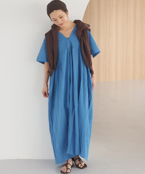 JOURNAL STANDARD relume（ジャーナルスタンダード　レリューム）の「《追加 / 新色》コットンボイルクリンクルタックカフタンワンピース（ワンピース・レディース・ブラック/ライトブルー/ブラウン・FREE）」の3枚目の写真