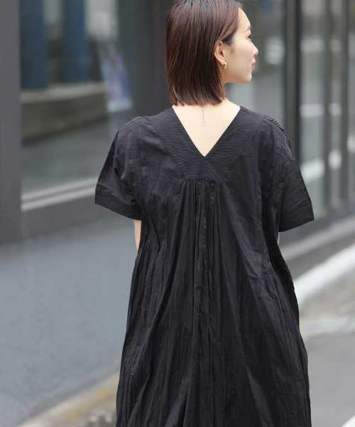 JOURNAL STANDARD relume（ジャーナルスタンダード　レリューム）の「《追加 / 新色》コットンボイルクリンクルタックカフタンワンピース（ワンピース・レディース・ブラック/ライトブルー/ブラウン・FREE）」の8枚目の写真
