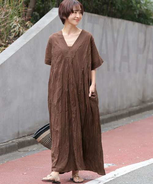 JOURNAL STANDARD relume（ジャーナルスタンダード　レリューム）の「《追加 / 新色》コットンボイルクリンクルタックカフタンワンピース（ワンピース・レディース・ブラック/ライトブルー/ブラウン・FREE）」の9枚目の写真