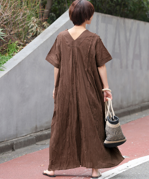 JOURNAL STANDARD relume（ジャーナルスタンダード　レリューム）の「《追加 / 新色》コットンボイルクリンクルタックカフタンワンピース（ワンピース・レディース・ブラック/ライトブルー/ブラウン・FREE）」の11枚目の写真