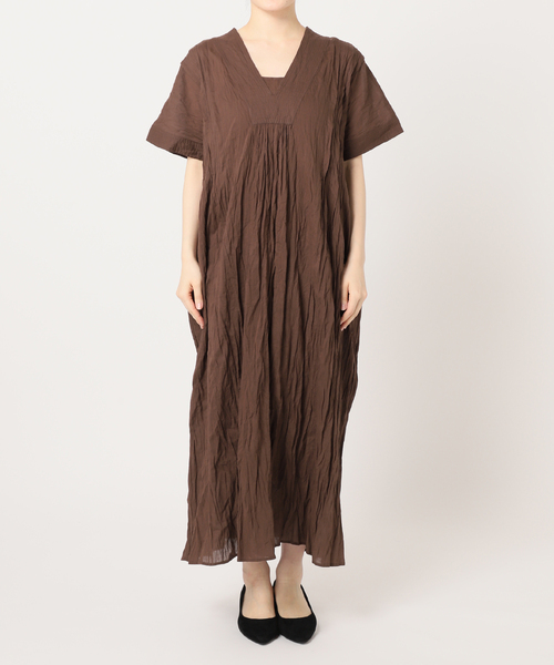 JOURNAL STANDARD relume（ジャーナルスタンダード　レリューム）の「《追加 / 新色》コットンボイルクリンクルタックカフタンワンピース（ワンピース・レディース・ブラック/ライトブルー/ブラウン・FREE）」の4枚目の写真