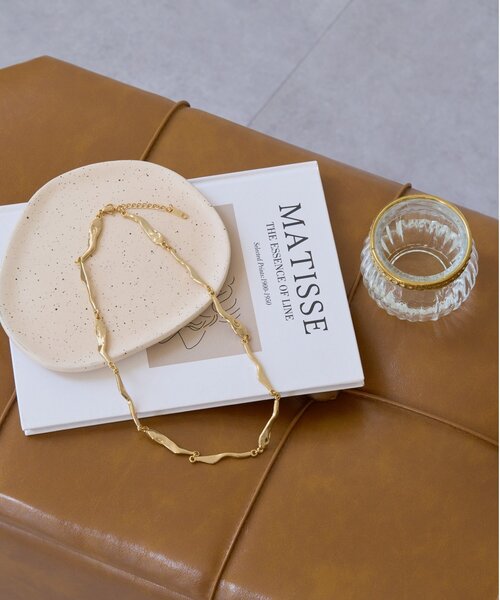 Thevon（ゼボン）の「【Mayu企画】ニュアンスウェーブネックレス(サージカル)（ネックレス・レディース・ゴールド・FREE）」の7枚目の写真