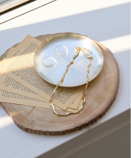 Thevon（ゼボン）の「【Mayu企画】ニュアンスウェーブネックレス(サージカル)（ネックレス・レディース・ゴールド・FREE）」の8枚目の写真