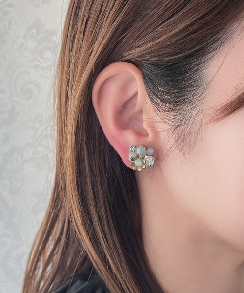 tone(トーン)の「【mallelabrocante/マルラブロカント】天然石と真鍮フラワーの痛みにくいbijouイヤリング/アクアマリン・クンツァイト(イヤリング・レディース・ピンク/サックスブルー・FREE)」の5枚目の写真