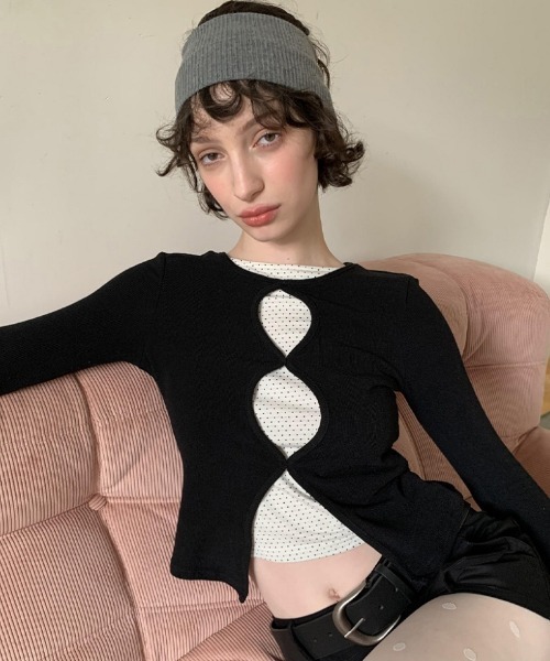 Ritzy（リッツィー）の「前身くり抜き フェイクレイヤード水玉トッド柄ロングスリーブ（Tシャツ/カットソー・レディース・ブラック・M/L/S）」の4枚目の写真