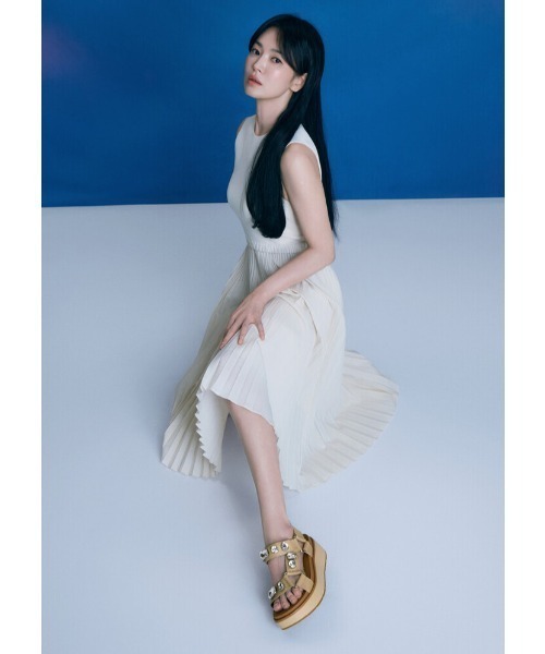 fitflop(フィットフロップ)の「GEN-FF マックス ウルトラジュエル レザー バックストラップ サンダル(サンダル・レディース・ベージュ・US6)」の3枚目の写真