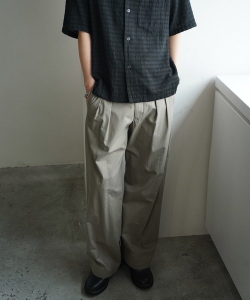 WYM LIDNM(ウィム バイ リドム)の「HIGH COUNT COTTON CURVED SLACKS(スラックス・メンズ・オフホワイト/グレー/チャコール・S/M/L)」の9枚目の写真