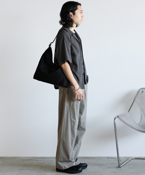WYM LIDNM(ウィム バイ リドム)の「HIGH COUNT COTTON CURVED SLACKS(スラックス・メンズ・オフホワイト/グレー/チャコール・S/M/L)」の5枚目の写真