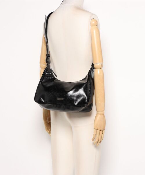 ALAND（エーランド）の「【UNISEX】ALAND／フェイクレザーショルダーバッグ（ショルダーバッグ・レディース・ブラウン/ブラック・FREE）」の6枚目の写真